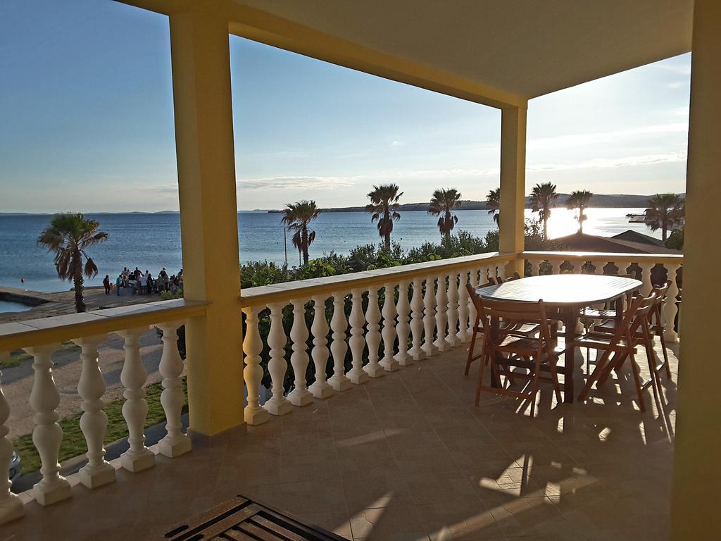 Deby Beach House Vir Zewnętrze zdjęcie